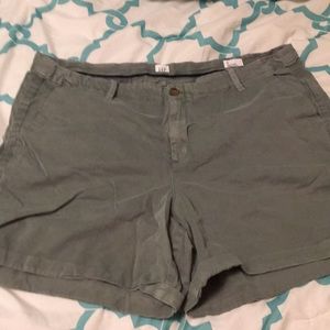 Gap girlfriend chino shorts